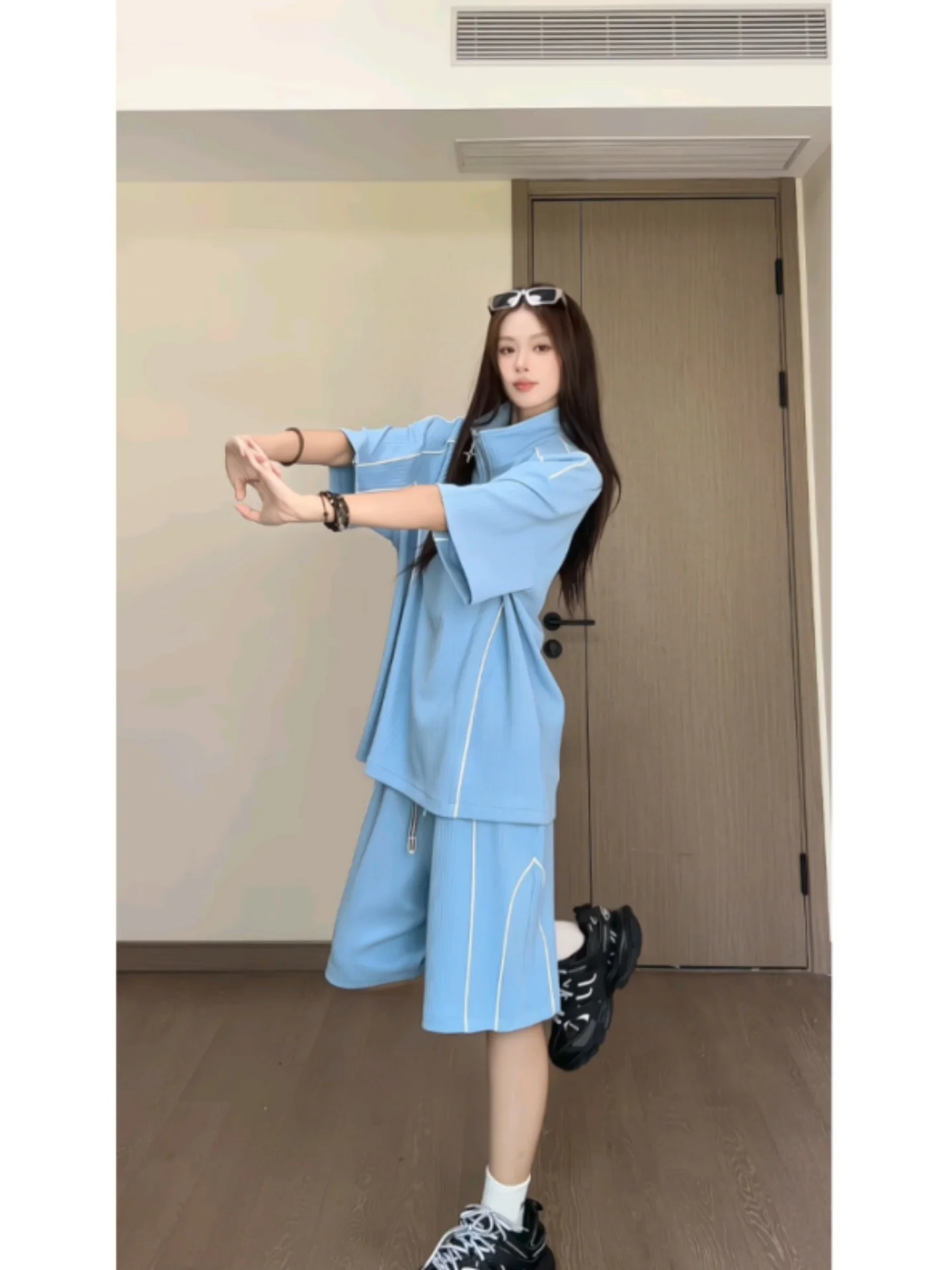 캐주얼 스포츠웨어 세트 남성 여름 스탠드 칼라 하프 집업 컬러 블록 스티칭 루즈핏 반팔 반바지 투피스 세트 레이지 스타일