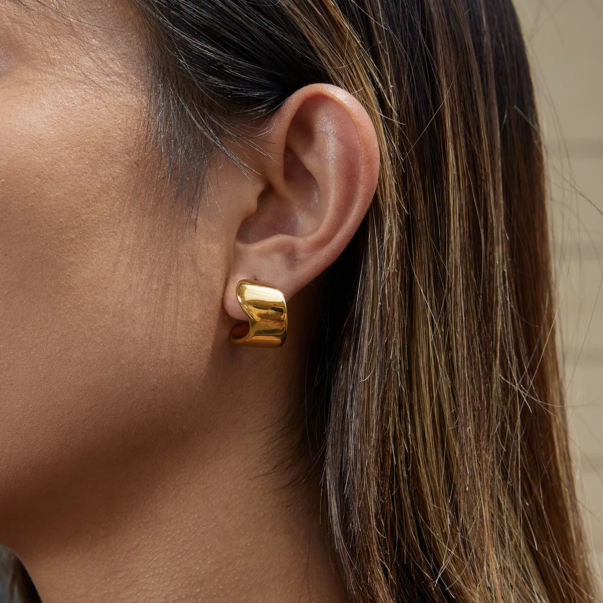 Twisted Ripple Wide C Shape Hoop Earrings Classic 18K Gold Plated Waterproof Statement Earring Stainless Steel Jewelry Wholesale