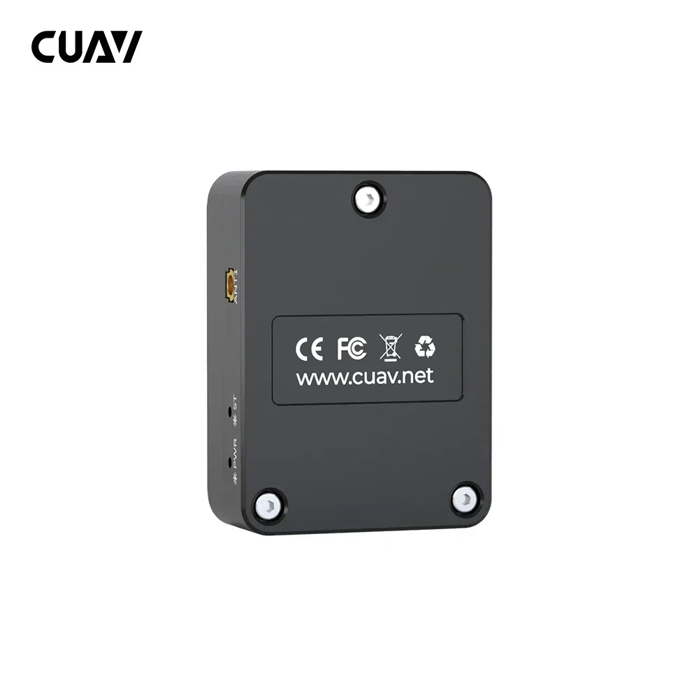 Détail des connecteurs du module GNSS RTK C-RTK 2HP double antenne centimétrique CUAV, câbles et étiquettes visibles