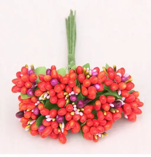 5/6/8/10/12/50/70/90 piezas de mini flores artificiales rojas con estambres y bayas, caja de regalo para tarta de boda o Navidad, decoración de coronas