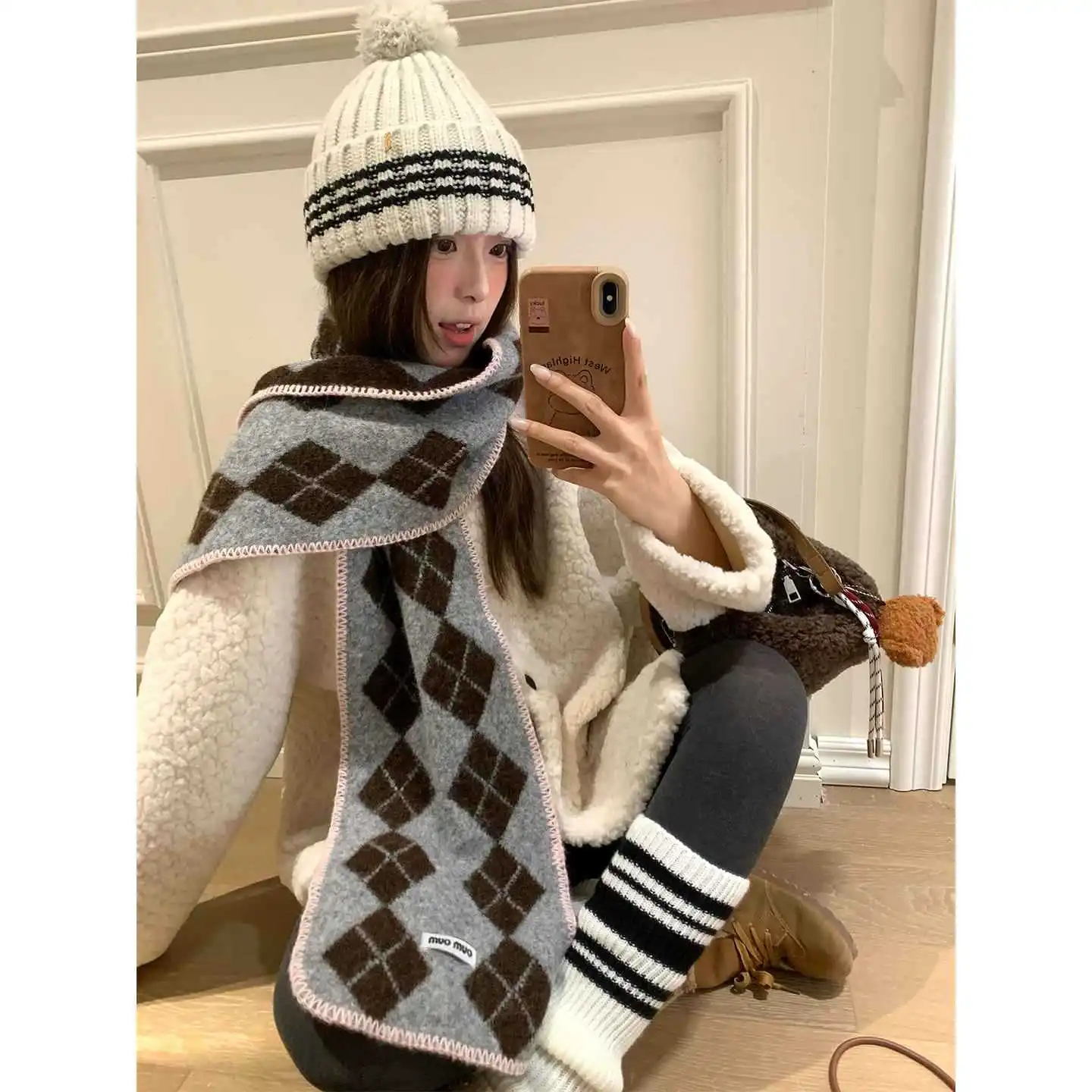 Pink lock rhombus scarf