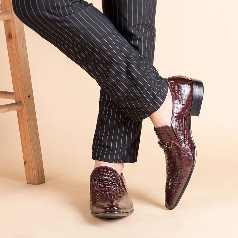 Classic Men's Slip-on Leather Dress Shoes Luxury Fashion Office Casual Business Men Formal Shoes Alligator Pattern Male Loafers