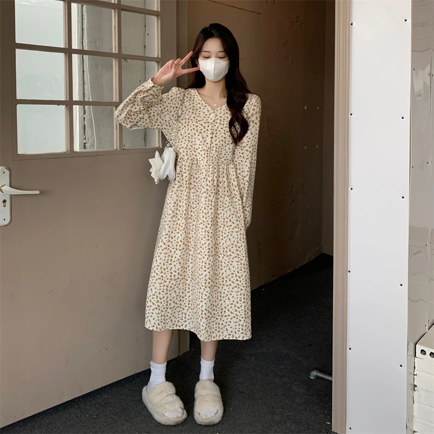 

Новинка Осень-зима 2023 Корейская версия утолщенное свободное платье с маленькими цветами бесплатная доставка