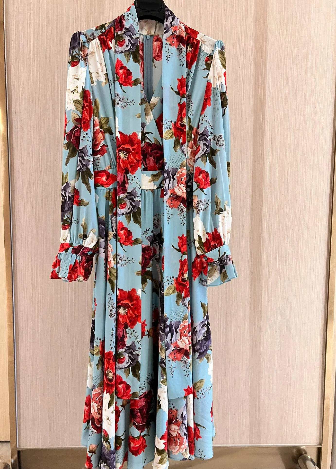 Рисунок 3 - Женское длинное шелковое платье с цветочным принтом