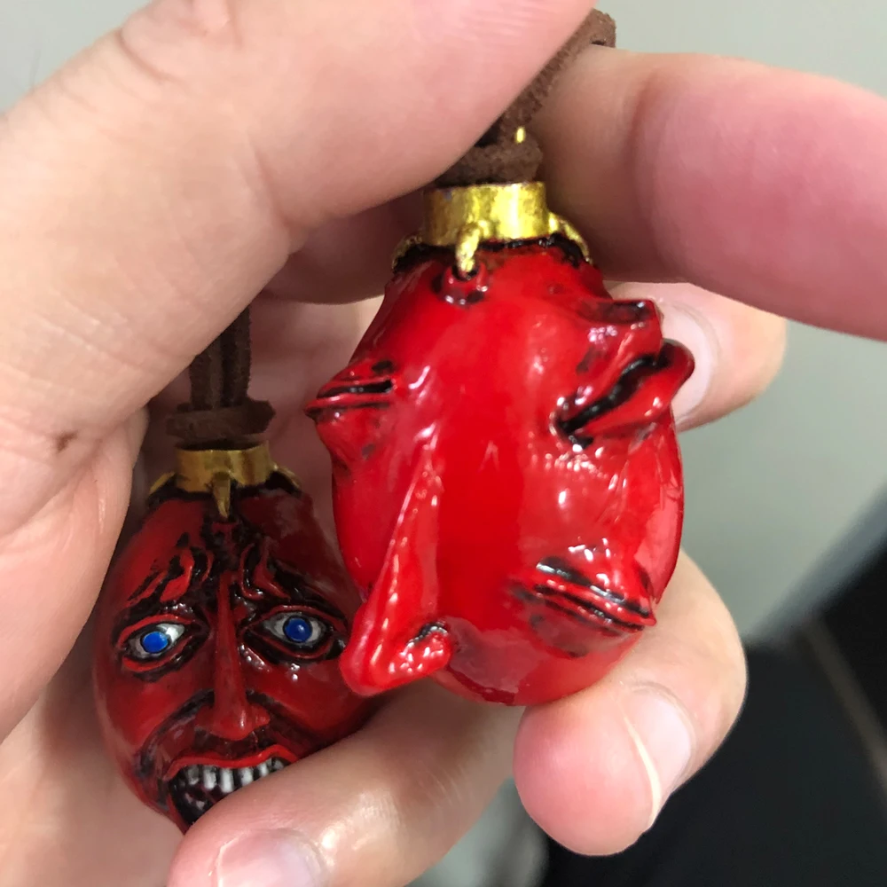 Рисунок 3 - Ожерелье в виде яйца грифффита из аниме Behelit