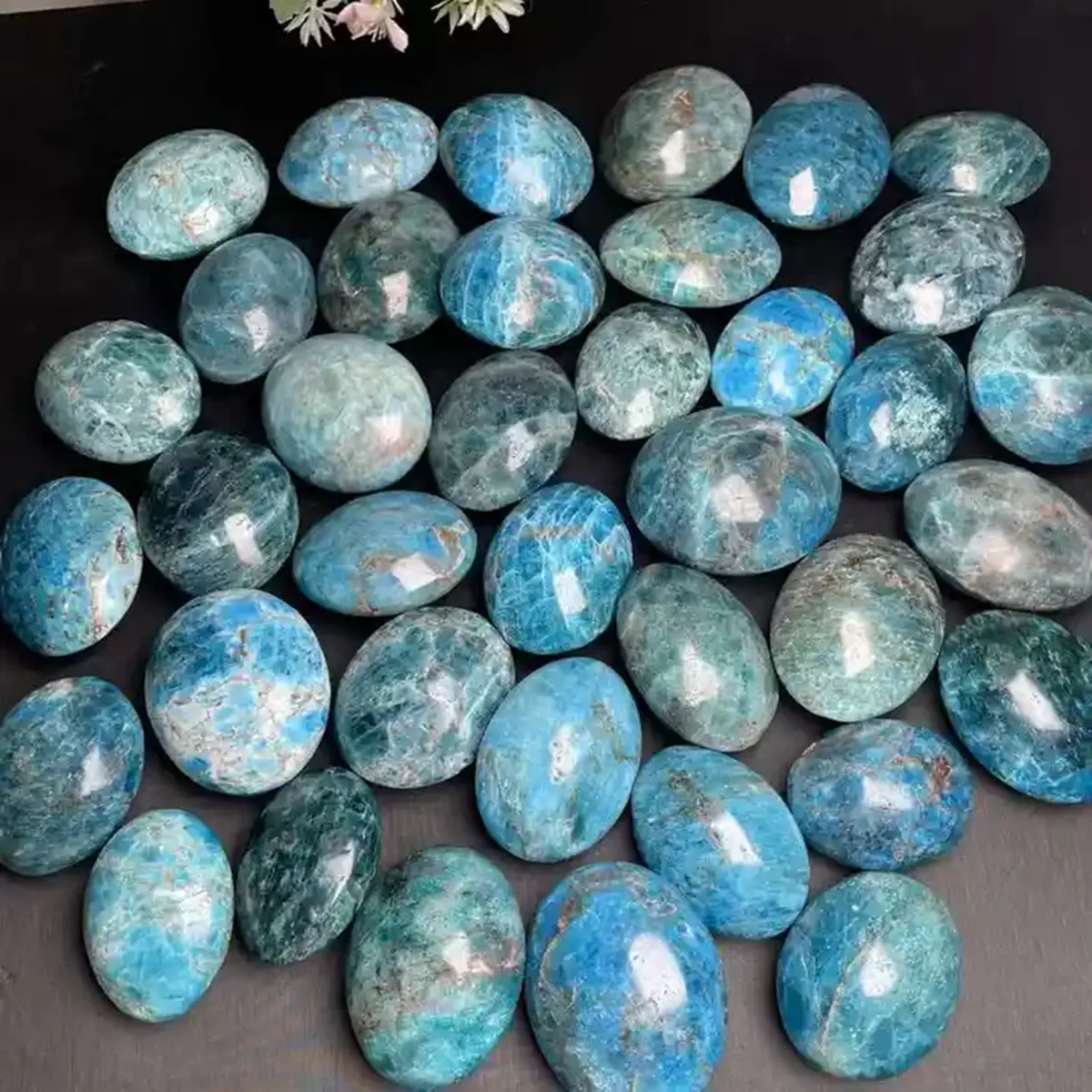 Cristallo Di Apatite Blu Naturale Liscio Lucido Gemma Ovale Prezzi Palma Di Pietra