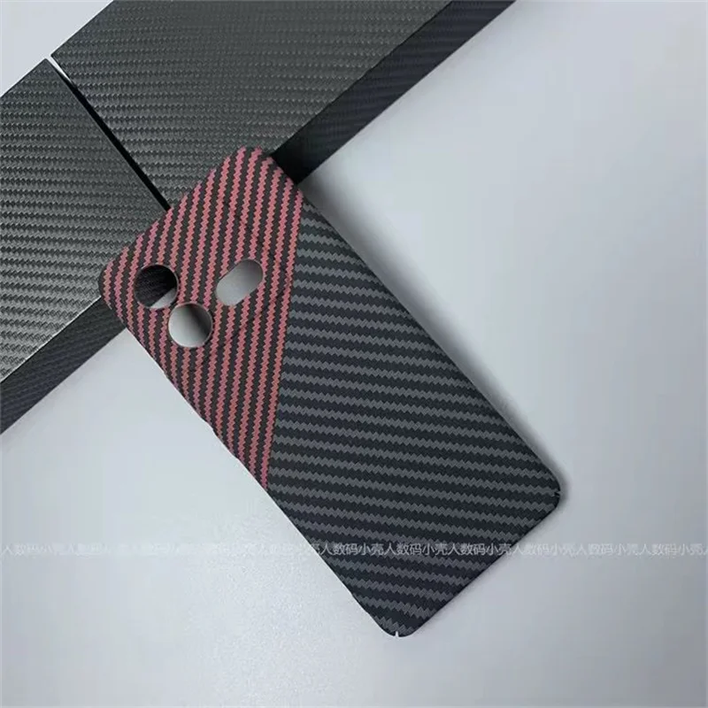 Carbon Fiber Stripe Phone Case - Sleek Acrylic Silicone Back Cover with Kevlar Detailing