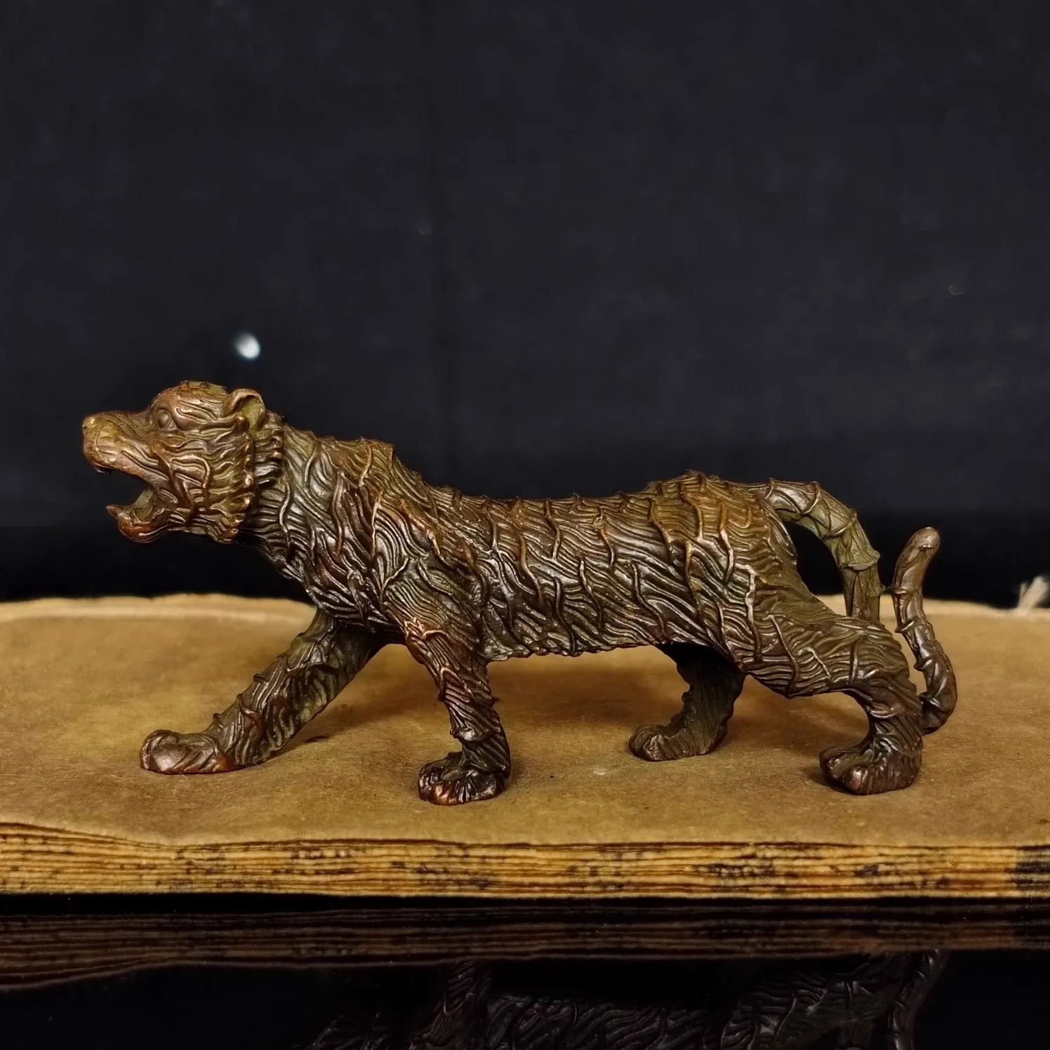

Vintage Copper Tiger Decorative Ornaments