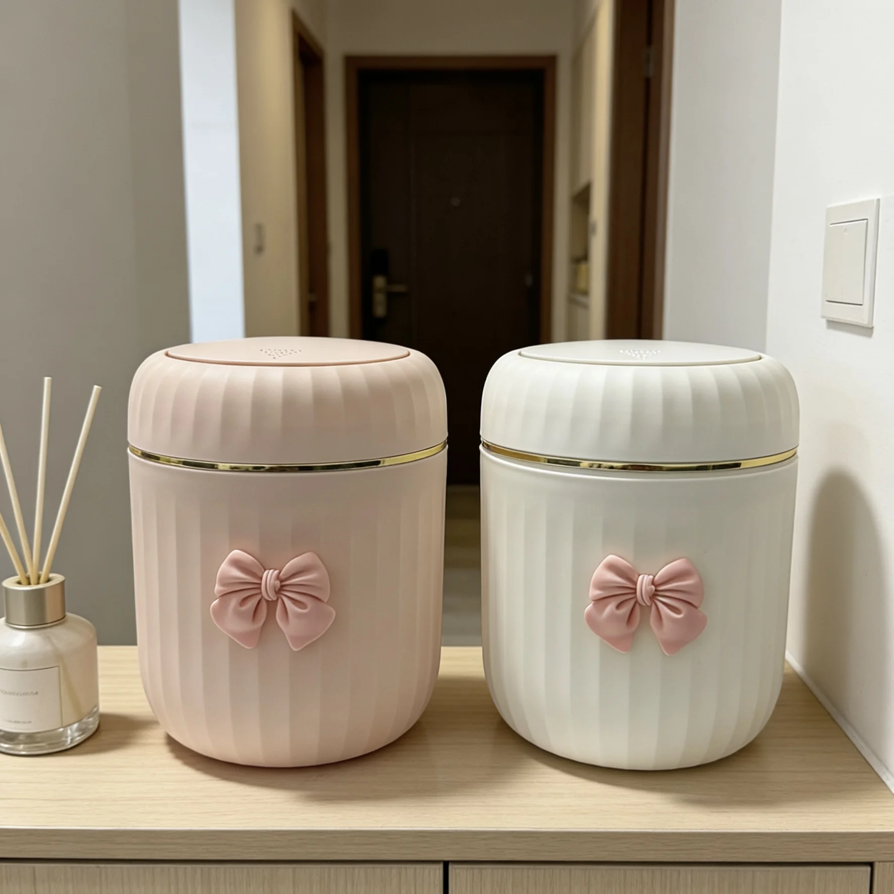 뚜껑이 있는 휴대용 탁상용 수납함, 무전원 미니 쓰레기통, 사무실, 가정, 방에 적합
