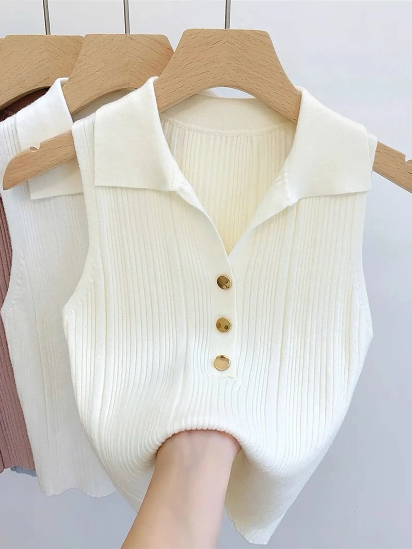 Top Corto da Donna in Maglia a Costine Elasticizzata con Colletto Polo e Bottoni Frontali, Vestibilità Aderente, Stile Tennis Estivo per Ragazze - immagine 3