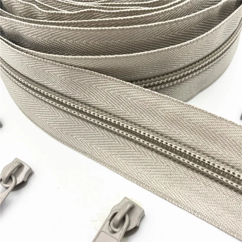 Multi-Length Nylon Zippers in 20 Vibrant Colors with Sliders for DIY Sewing and Clothing Accessories