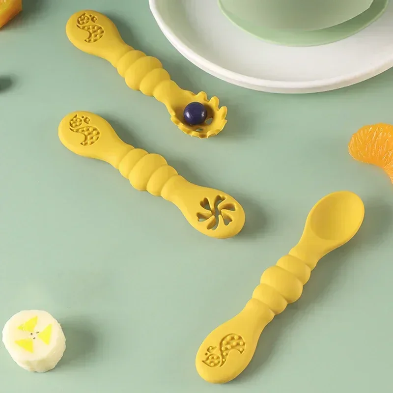 Silicone Feeding Spoon Silicone Cutlery Set Learning Spoons Baby Cutlery 3PCS Cute Baby Learning Spoons Utensils Set Food Grade Silicone Sticky Spoon Children Cutlery Training Spoon Feeding Tableware