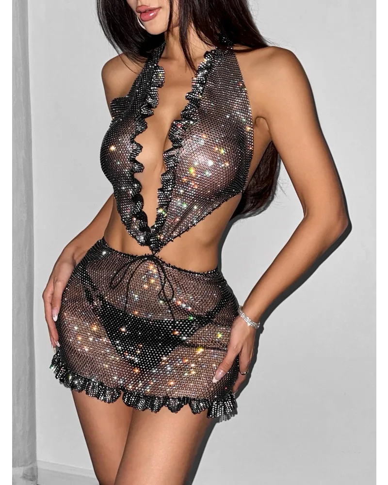 halter neckline close up