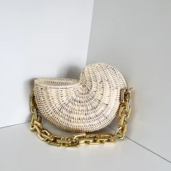 2022Conch Shell Solid Color Rattan Special Metal Chain Shoulder Versatile Casual Seaside Straw Bags for Women Luxury Designer