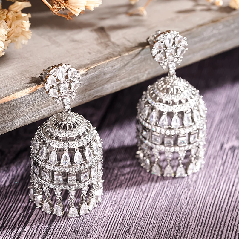 Huitan Silber Farbe Frauen Tropfen Ohrringe Chime Design Party Täglichen Übertreibung Zubehör Intarsien Glänzende CZ Luxus Charming Schmuck – Detail 6