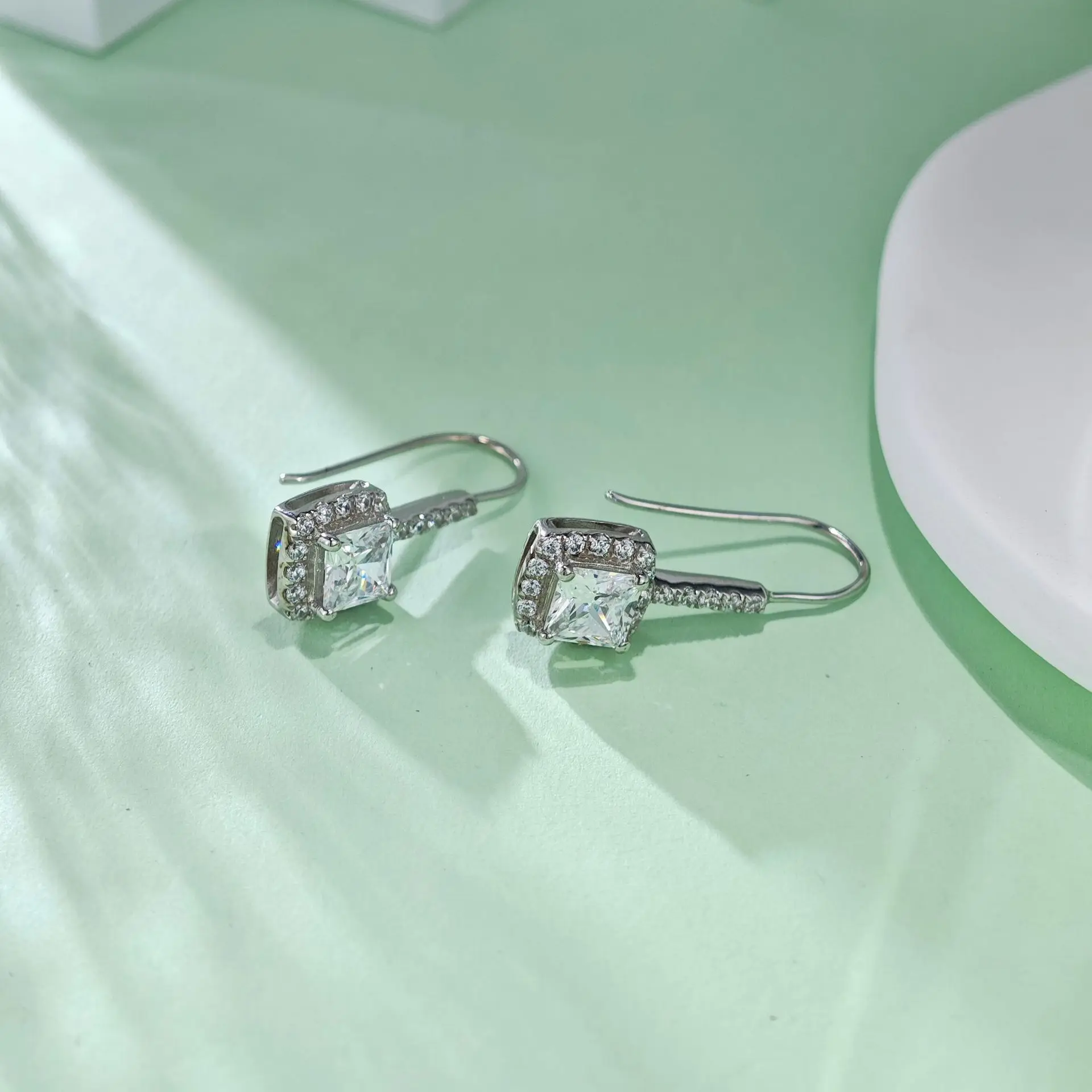 Premium PT950 Platinum Diamond Earrings Four Claws Diamond Moissanite Earrings Fashion Charming Women's