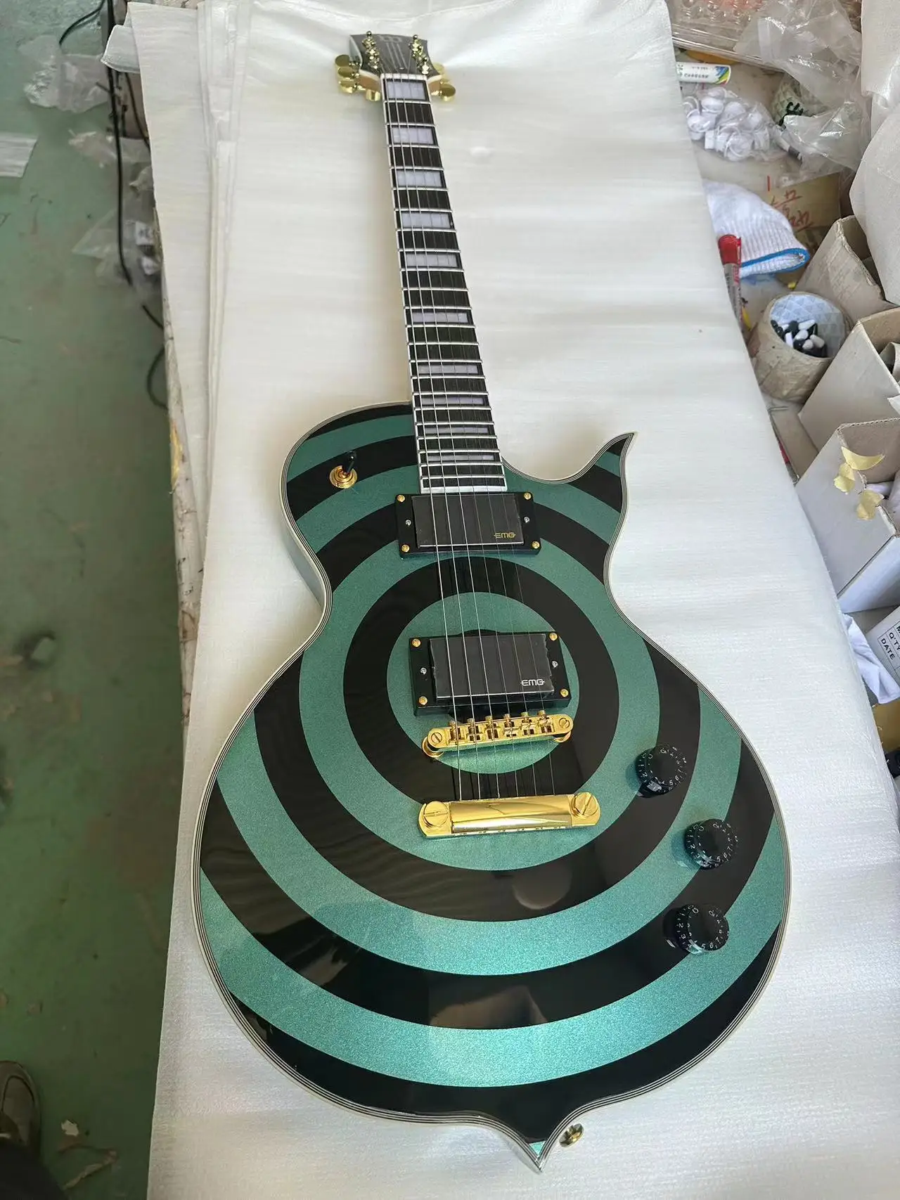 

High end customized electric guitar Rosewood Fingerboard High Quality Guitarra Free Shipping