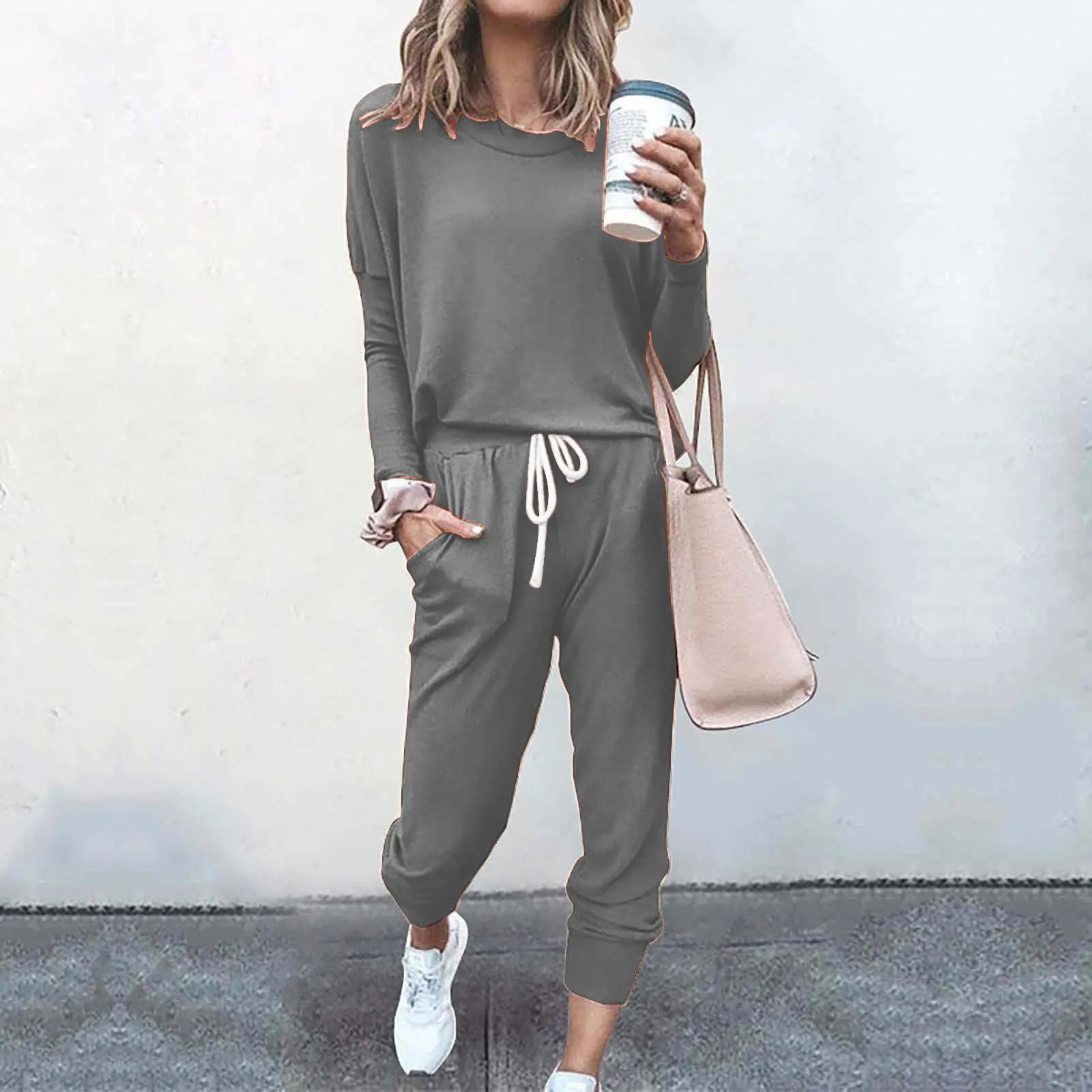 

Женский спортивный костюм с длинным рукавом и круглым вырезом