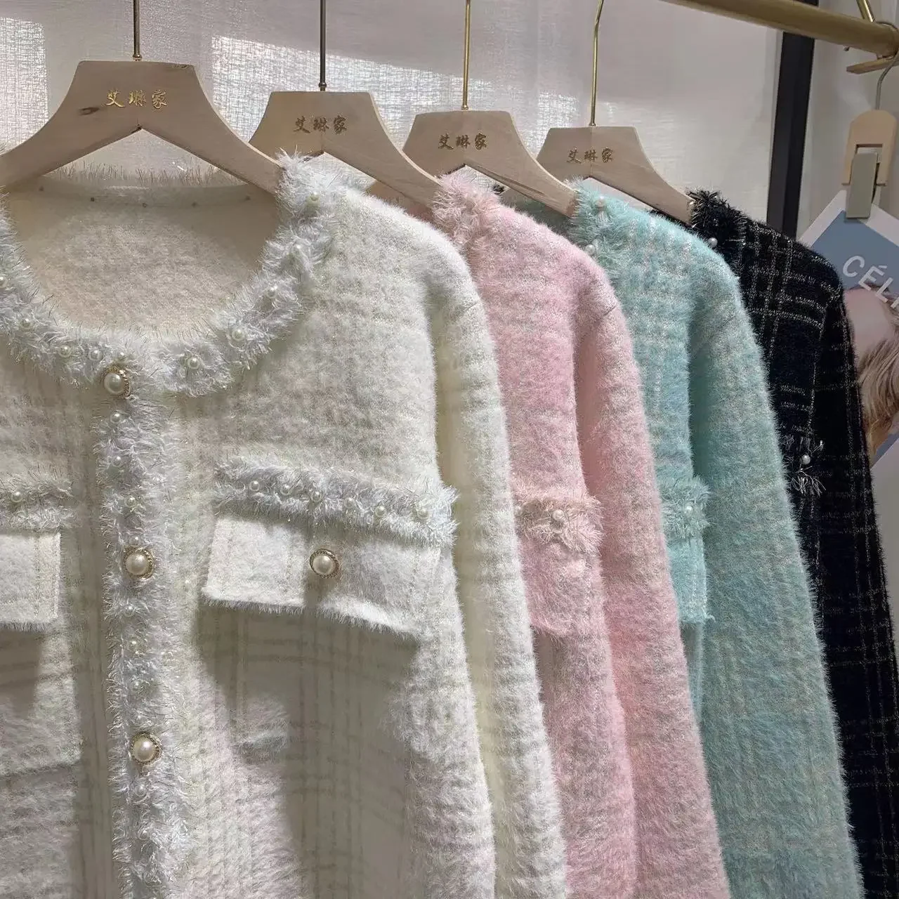 Рисунок 3 - Женский трикотажный свитер с жемчужной