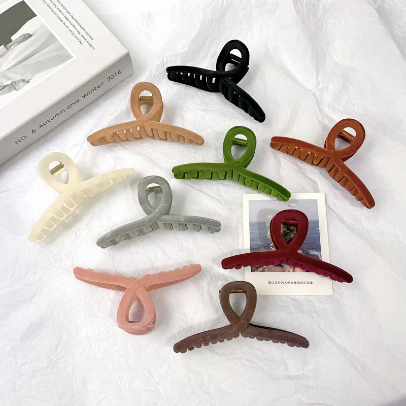 New Velvet Hair Claw Clip Geometric 13cm Large Size Hair Clips Clamps Ins Vintage Shark Clip Girls Winter Women Accessories