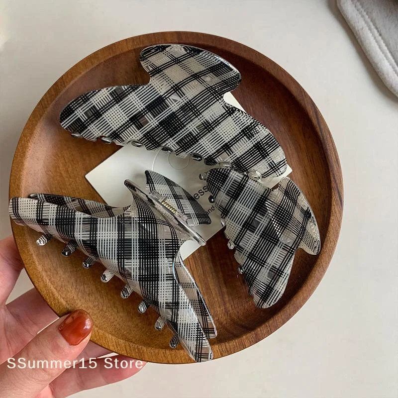 Elegant Plaid Acrylic Hair Claw Clip - Classic Retro Hair Accessory