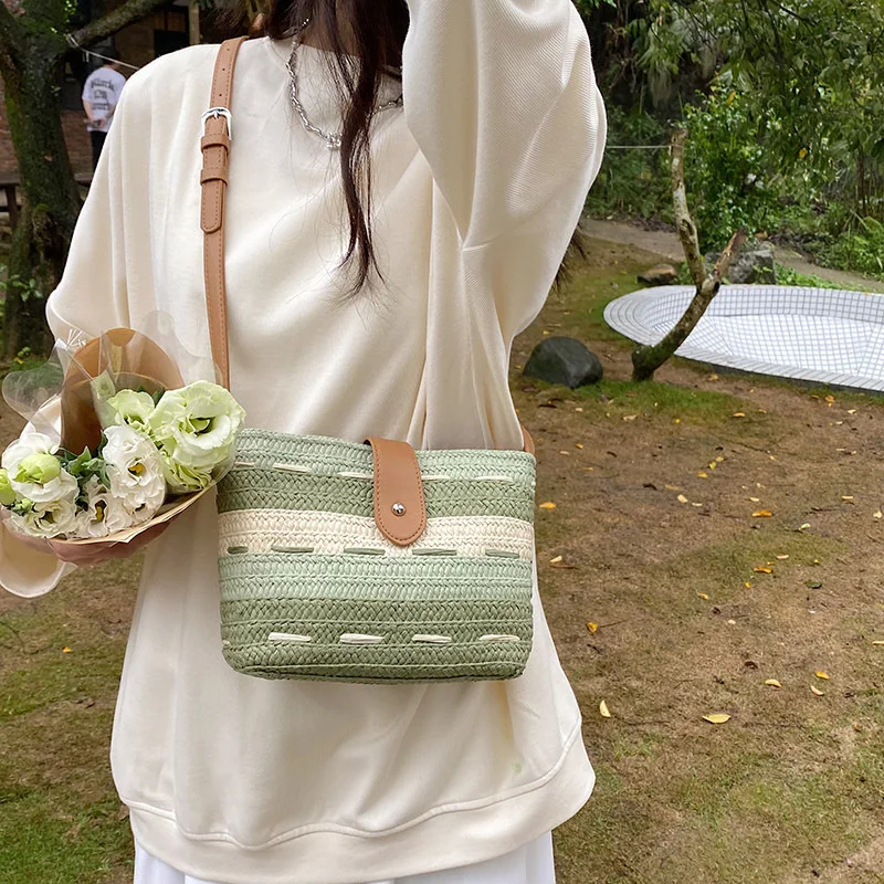 Summer Beach Woven Crossbody Bag Straw Weaving Shoulder Bag Raffia Handbag Boho Rattan Hand-Woven Travel Satchel Bag