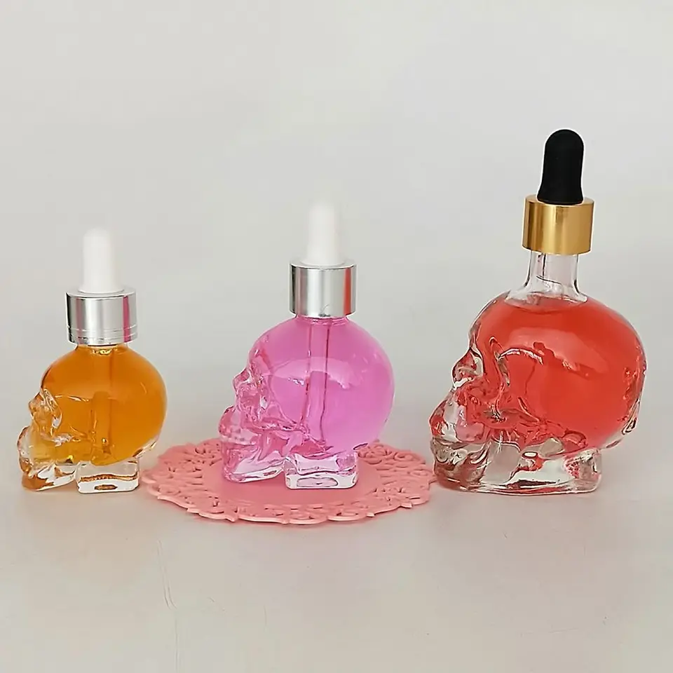 30Ml bottiglia di vetro a forma di cranio con contagocce per oli essenziali sieri essence all'ingrosso