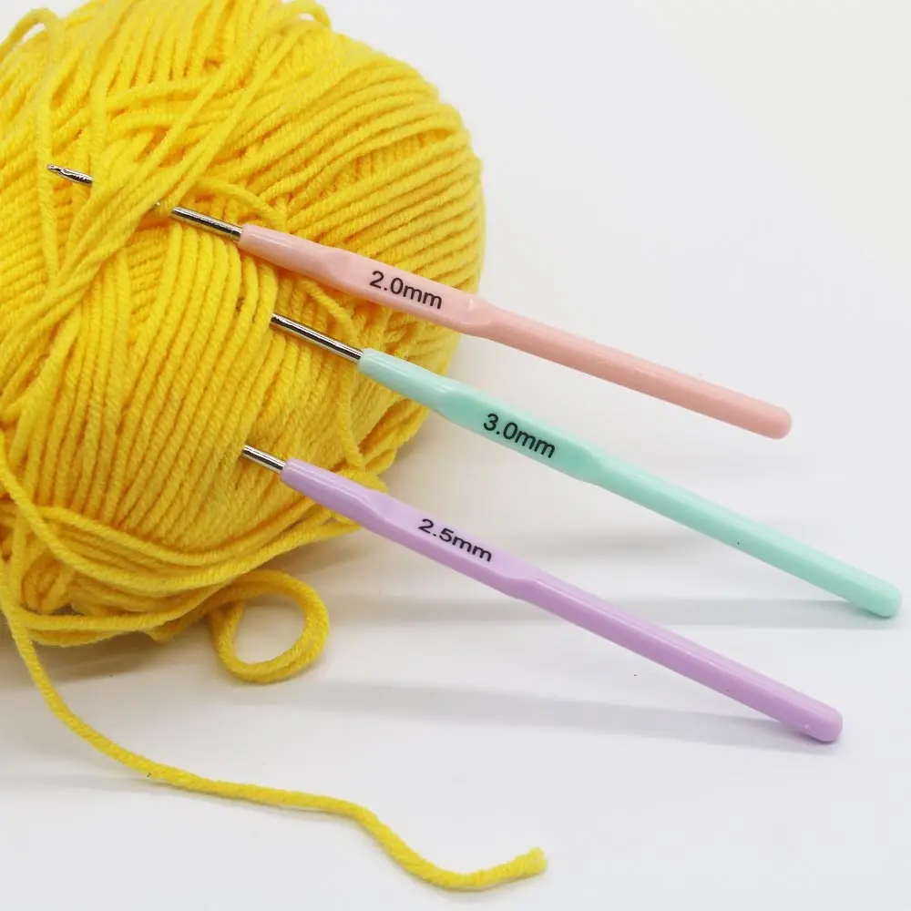 Set of 3 Crochet Hooks with Comfortable Plastic Handles for DIY Yarn Crafts