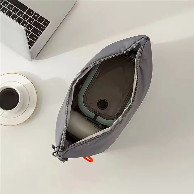 Stylish and Practical Insulated Lunch Bag with Spacious Capacity