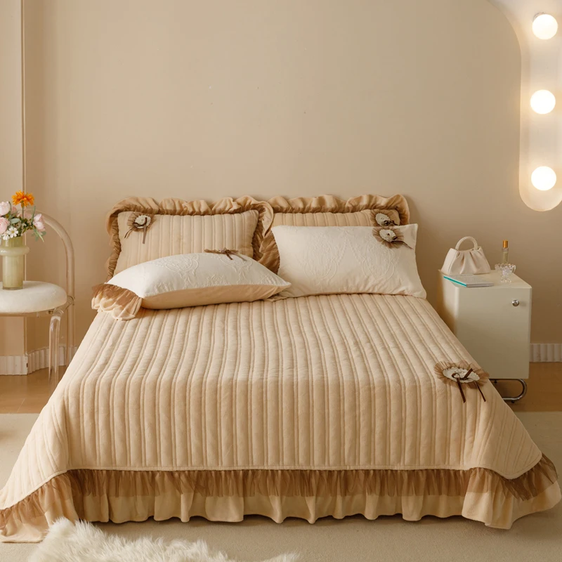 

Luxury Velvet Fleece Lace Ruffles Quilted Bedspread, Mattress Cover, Bed Skirt, Bed Sheet with Pillowcases, 3Pcs