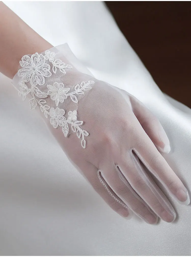 Lace Appliqued Wedding Gloves Bridal White Soft Tulle Short Brides Bridesmaid Gloves Women vestidos de novia