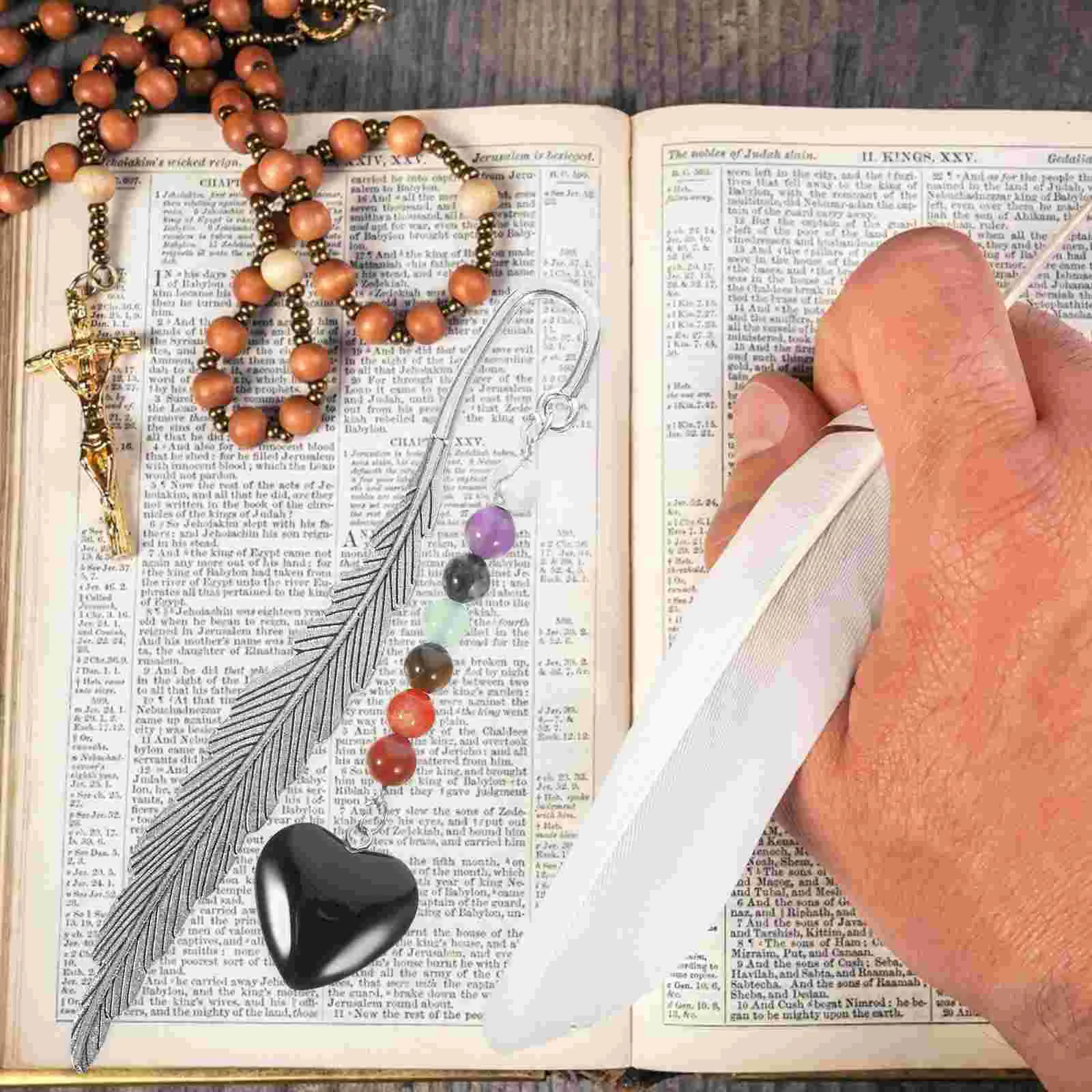 Рисунок 4 - Закладка с хрустальным кулоном