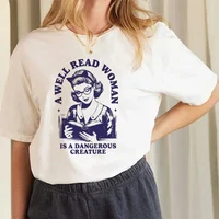 Une femme bien lu est une créature dangereuse, un fichier SVG PNG, un design d'art rétro bookish vintage tendance pour les t-shirts graphiques, les sacs fourre-tout, St 3