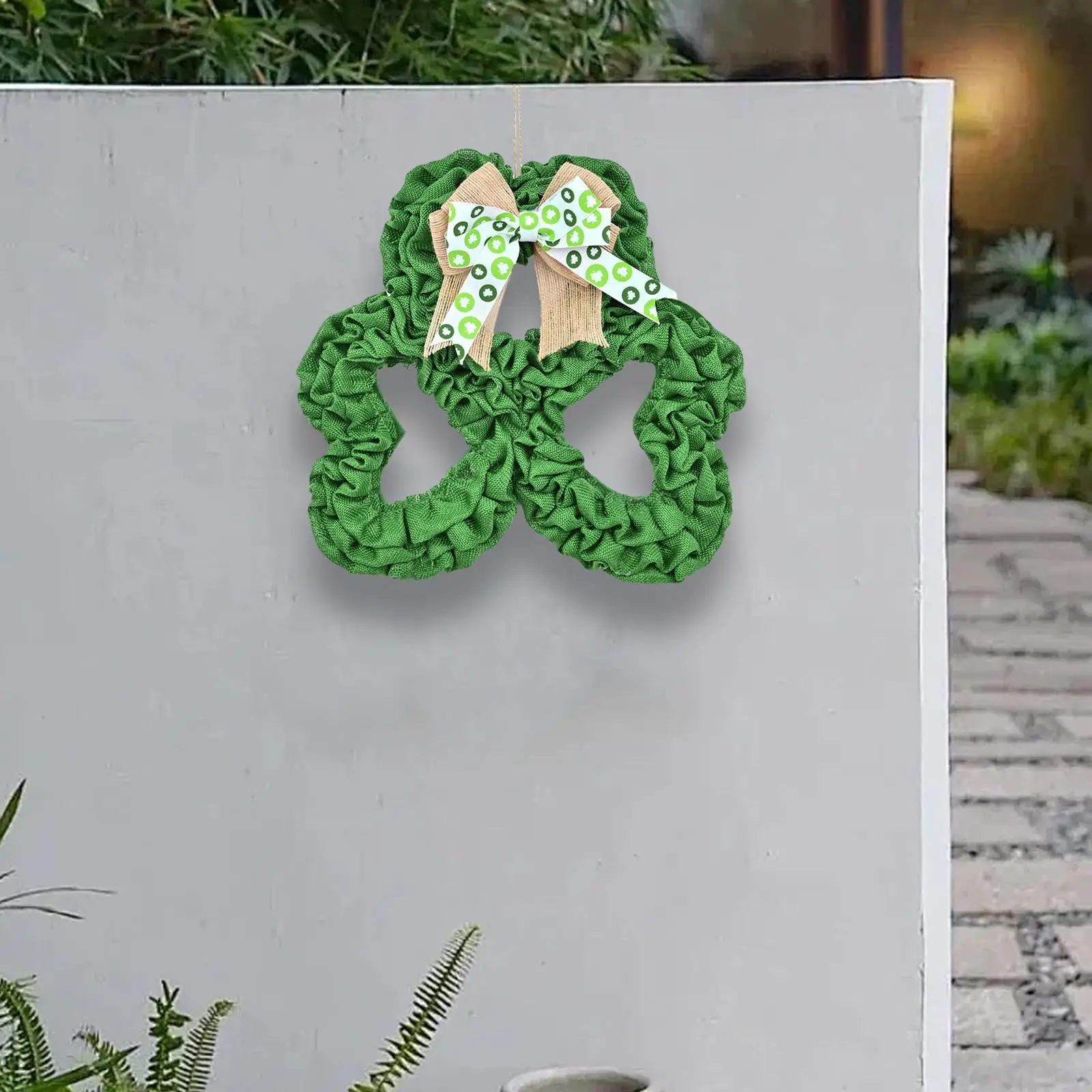 Clover Sign Wall Shamrock Bow ST Patrick`s Day Wreath Spring Wreath Front Door for Living Room Valentine`s Day Wedding Bedroom