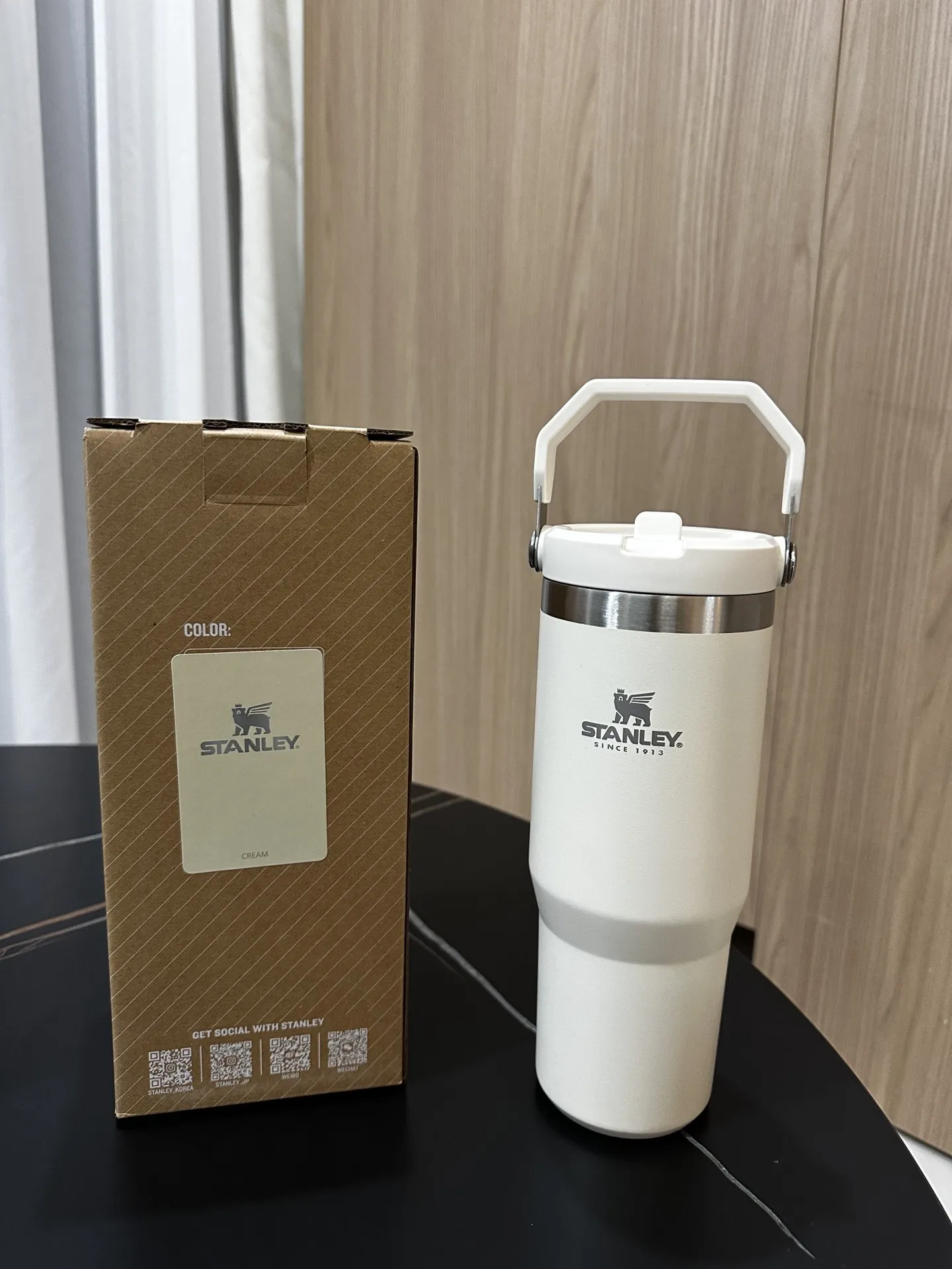 https://ae01.alicdn.com/kf/S6398ae96332a4a05941eb20d5dbd4d98s/New-Stanley-30oz-887ml-STRAW-CUP-Tumbler-Leopard-with-Straw-Lids-Stainless-Steel-Coffee-Termos-Cup.jpg