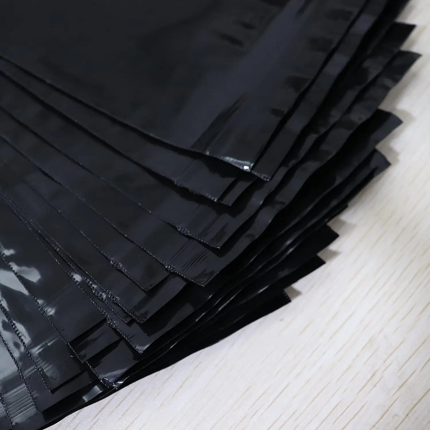 200pcs Feminine Personal Disposal Bags Refill Pack Black Opaque Bags for Sanitary Tampons Pads and Liners Go out for emergency feminine disposal bags