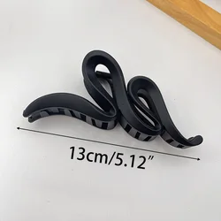 Elegant Matte Black Hair Claw Clip - Fashionable French - Inspired Hair Accessory (Matte Wave)