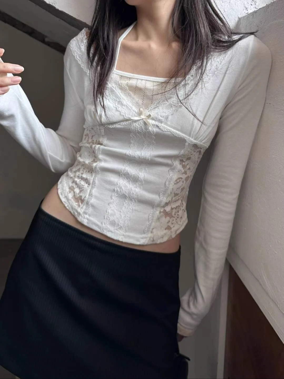 Unique SEI Gentle Lace Long Sve Slim Fit T-irt Korean Sle Pure Desire Soft Ne Hanging Matching Top for Women