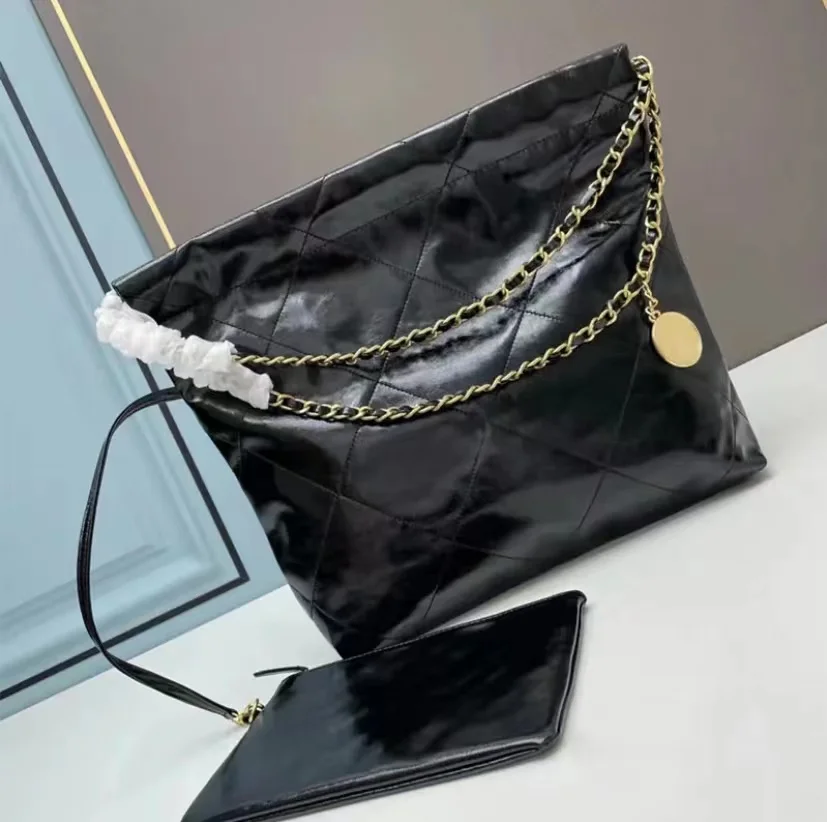 

Female 2023 designer luxury high-quality shoulder bag lady holding a handba