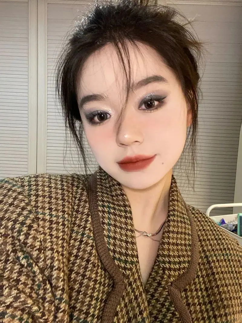 Description Picture 4 of itemCold Sweet Light European And American Smoky Eye Nine Color Eyeshadow Tray Cement Dark Punk Black And White Gray Metal Pearl