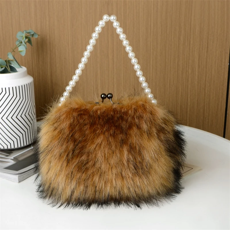 2023 New Women's Fur Shoulder Bag Luxury Imitation Raccoon Fur Shoulder Bag Luxury Pearl Chain Embellished Dinner Bag