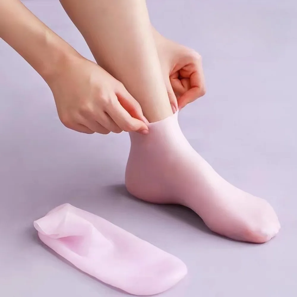 남성과 여성을 위한 2개의 실리콘 발 관리 양말, 보습 및 보호, 건조하고 갈라진 발뒤꿈치를 부드럽게 하여주는 필수 발 관리 도구