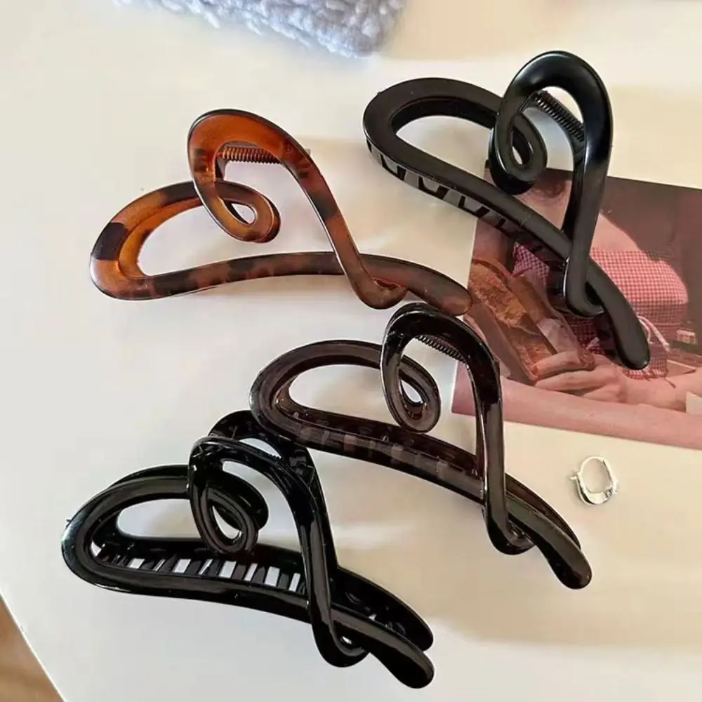 

Acrylic Matte Heart Hair Claw New Simple Women Love Line Gripping Clip Trendy Hair Accessories Shark Clip Large Size Hair Clip