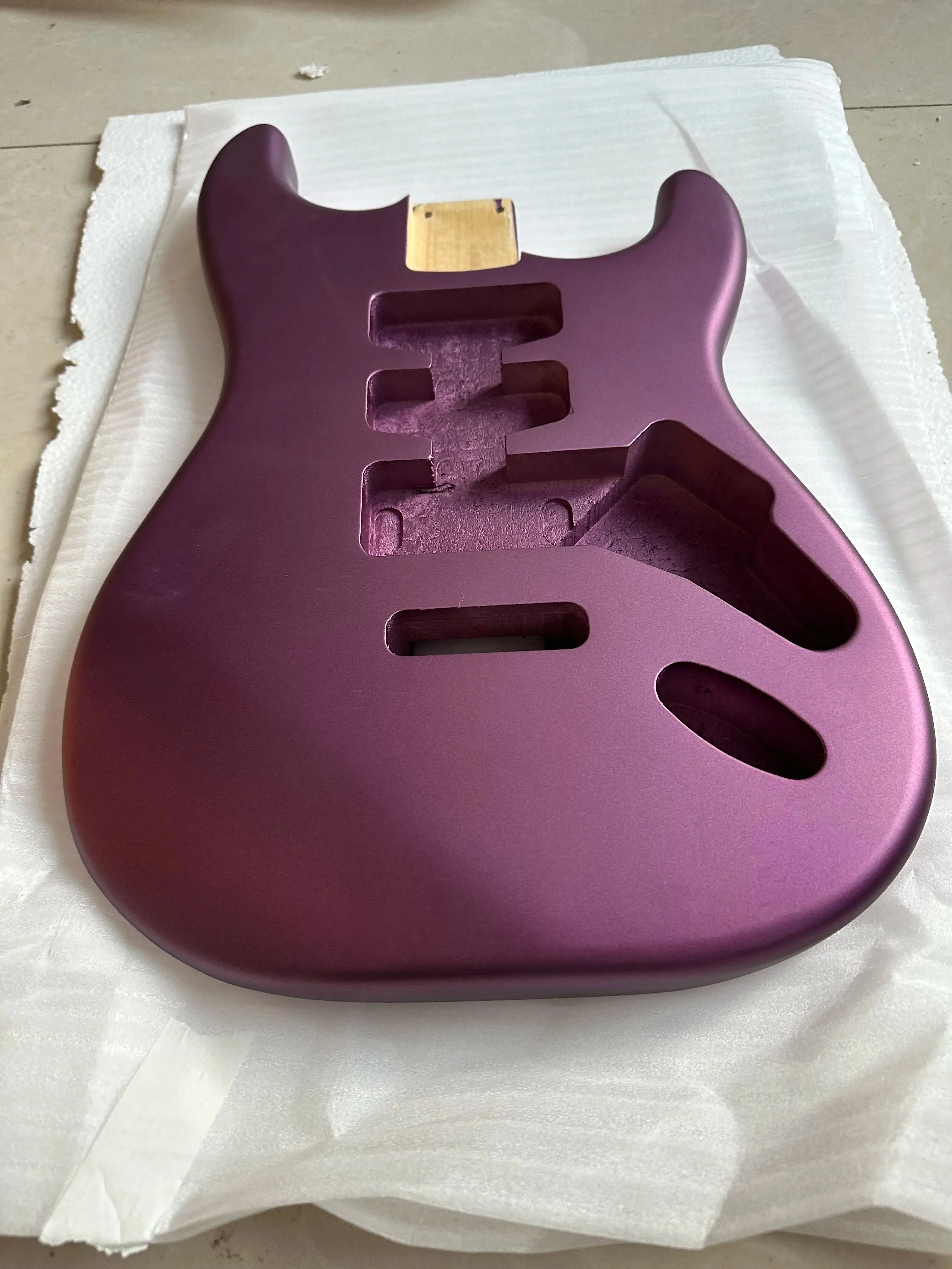 메탈릭 퍼플 니트로셀룰로오스 일렉트릭 기타 바디 HSH 무광 마감 오동나무 ..