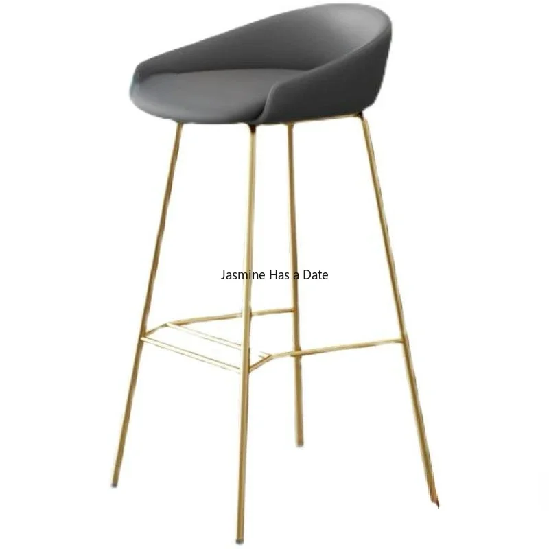 Рисунок 5 - Простые барные стулья в скандинавском стиле