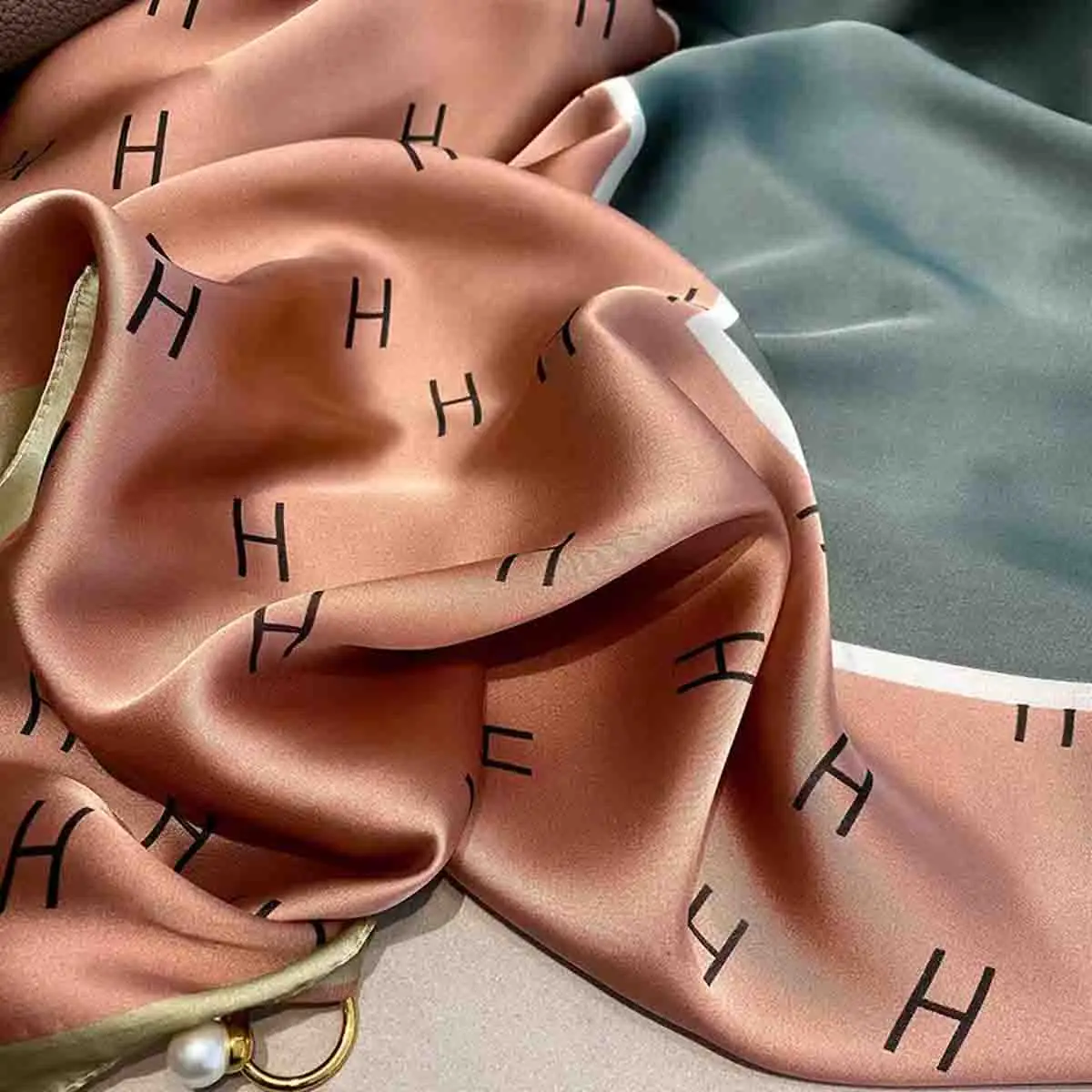 FKYBDSM Silky Scarves Pashmina Shawls Wraps of Evening Dresses Large Sunscreen Shawls And Beach Scarves feather scarf scarf accessories women tassel shawl