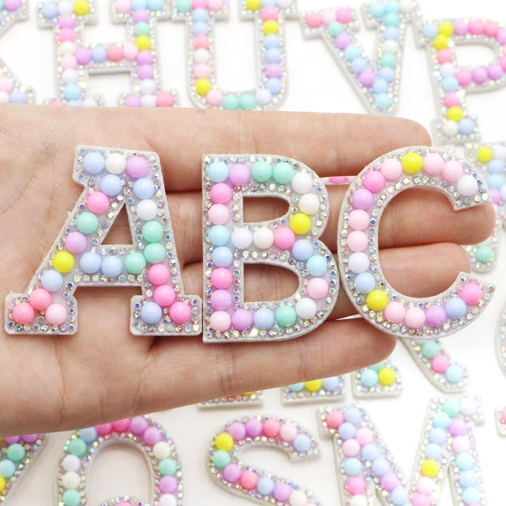 1pc Multi Birne Strass Alphabet Buchstaben Patches Eisen auf Patch A-Z Patch gestickt Patch auf Patches für Kleidung Namen nähen