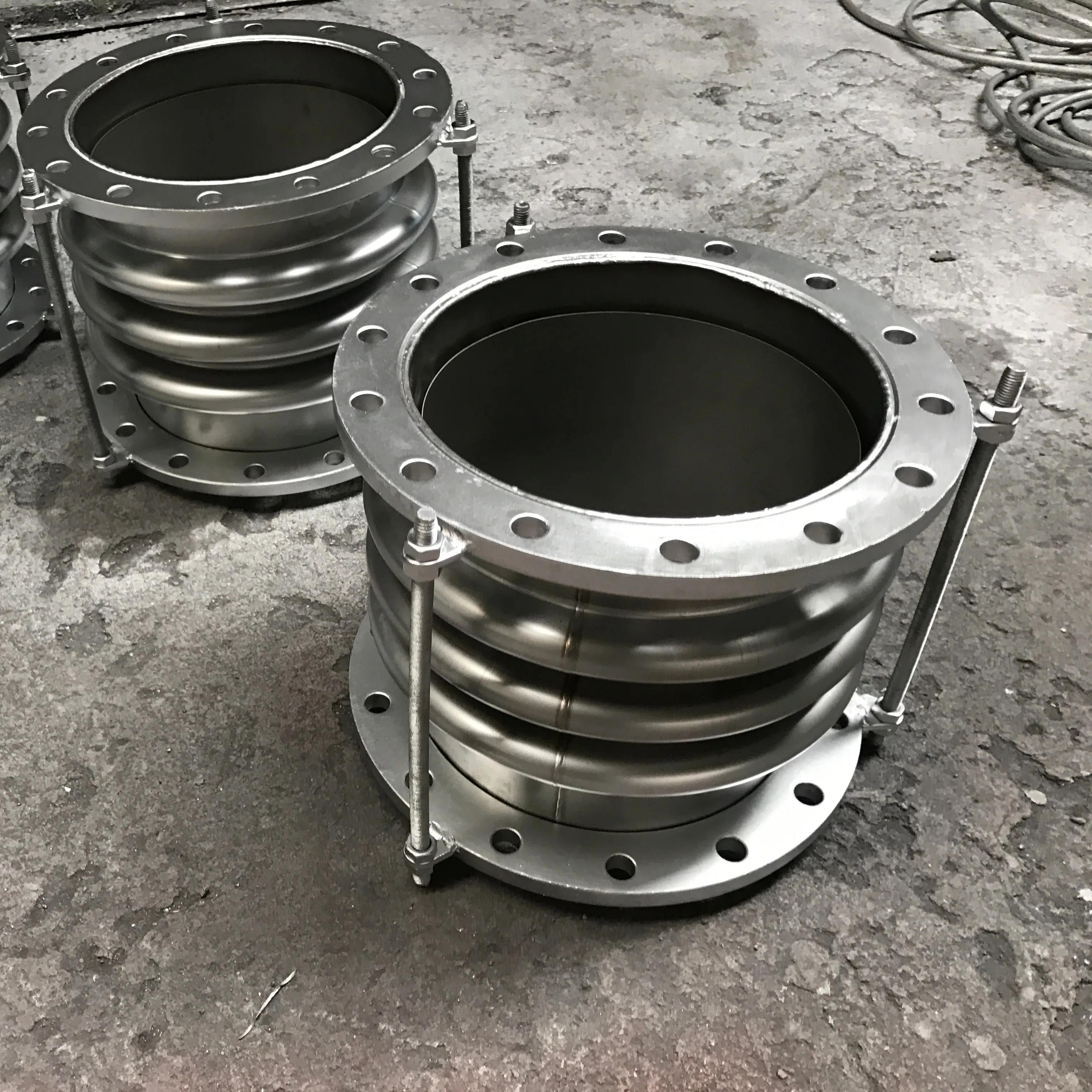 Рисунок 4 - Коррозионно-стойкие компенсаторы титана и циркония