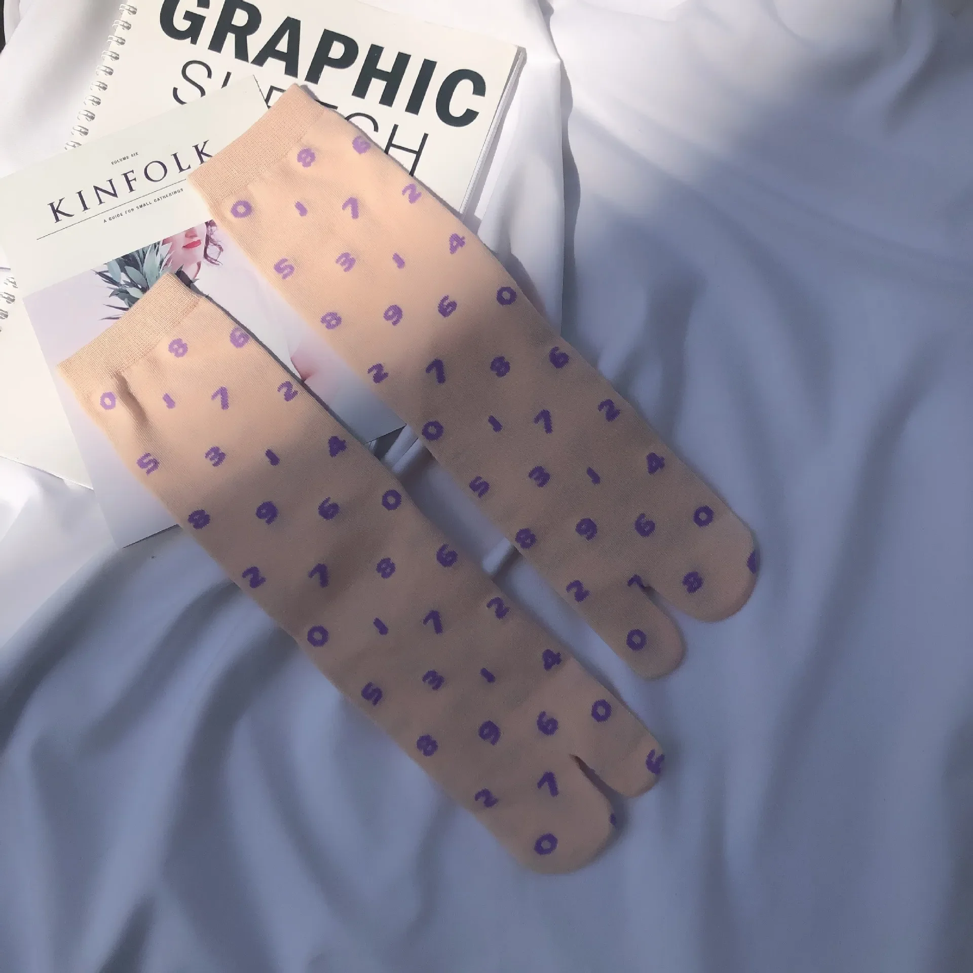 Schicke japanische Jacquard Split Toe Socken Mode digitale gekämmte Baumwolle zwei Zehen Socken Frauen koreanische Harajuku zwei Finger Tabi Socken – Detail 15