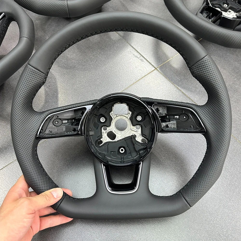 Audi A3, A4, A5, A6, RS3, RS4のステアリングホイール Audi A3, A4, A5, A6, RS3, RS4のステアリングホイール RSスタイルの